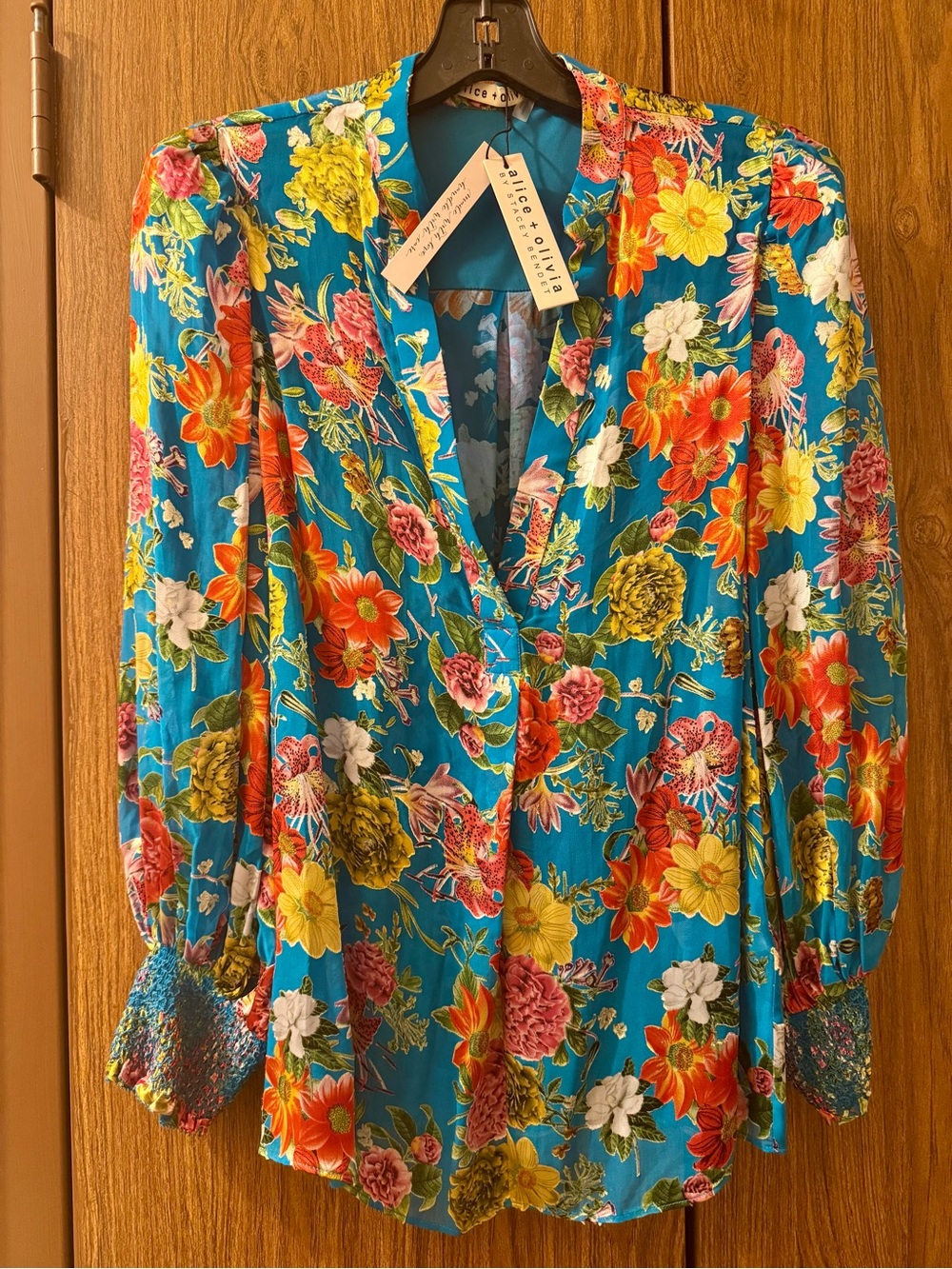 NWT Alice + Olivia Sheila Silk Floral Balloon Sleeve Henley Blouse Summer Bliss